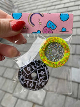Load image into Gallery viewer, Pair of HR Records Resin 45 Adapters by Broccoli Babes